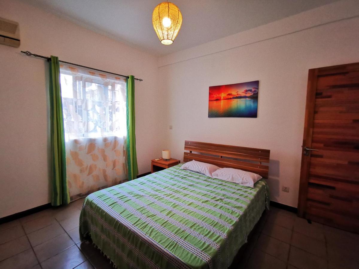 Oceanside Licenced Tourist Residence Flic-en-Flacq Екстериор снимка