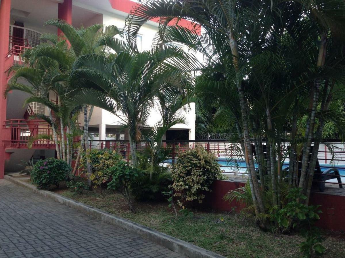 Oceanside Licenced Tourist Residence Flic-en-Flacq Екстериор снимка